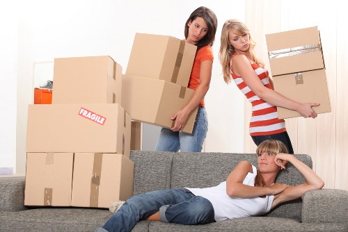 Selection of removal boxes and wrapping materials for local moves